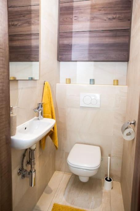Liszt Apartman Győr Exteriör bild